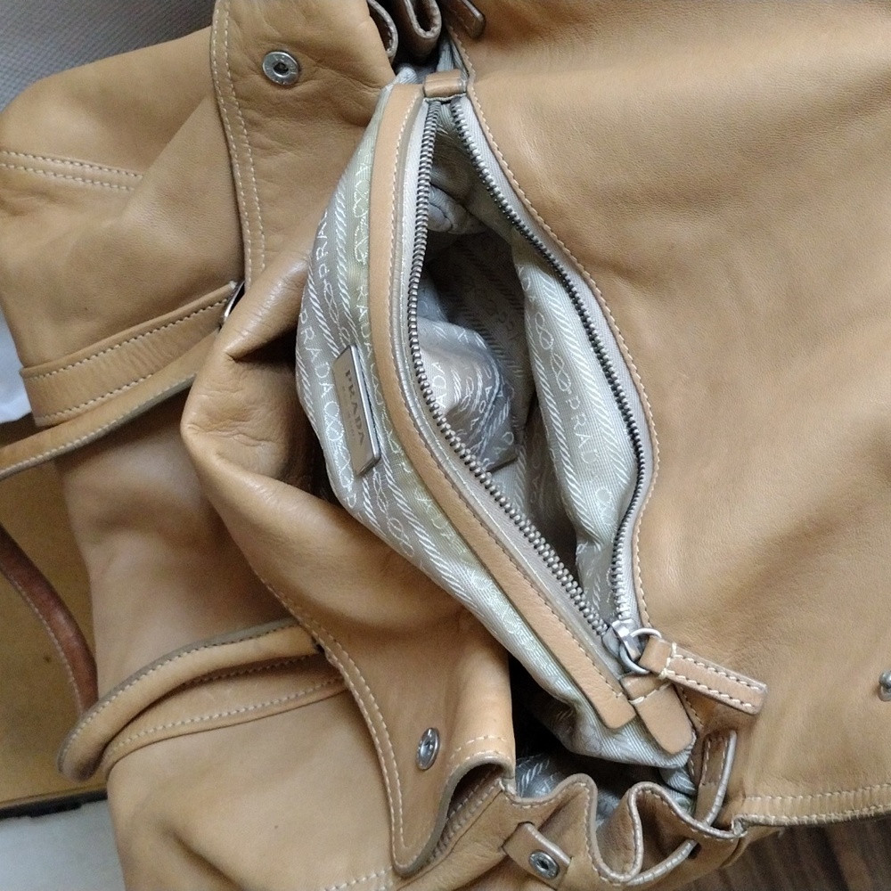Prada Cuervo tan soft leather shoulder bag. - Picture 12 of 13